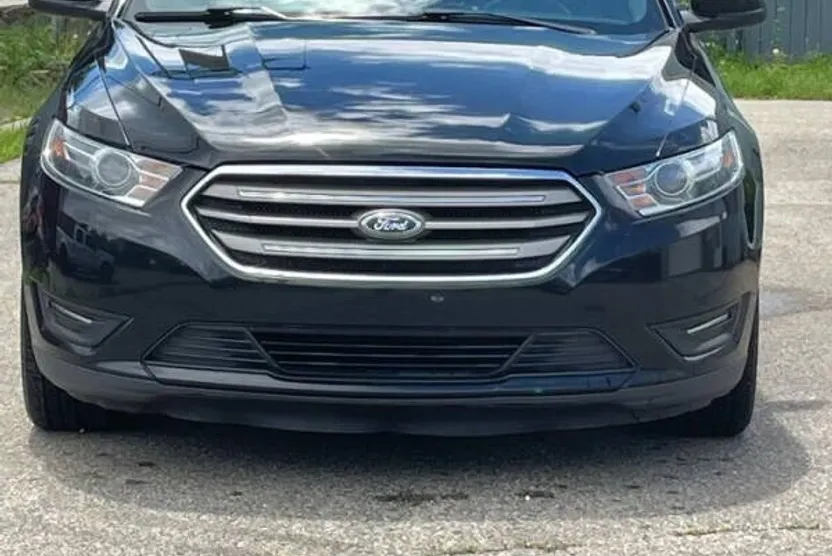 2016 Ford Taurus SEL photo 1