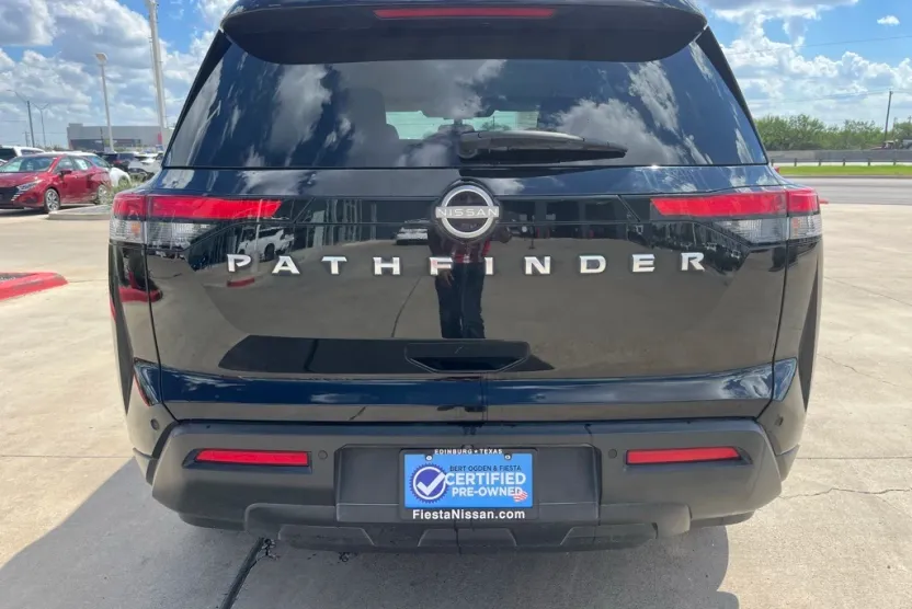 2023 Nissan Pathfinder S photo 1