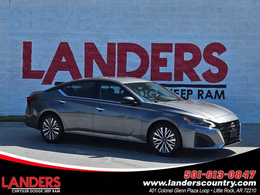 2024 Nissan Altima 2.5 SV photo 1