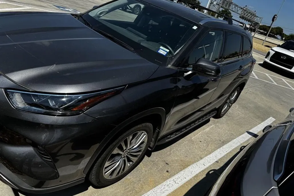 2022 Toyota Highlander Platinum photo 1