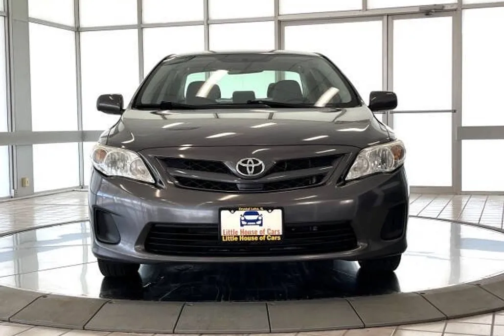 2011 Toyota Corolla LE photo 1
