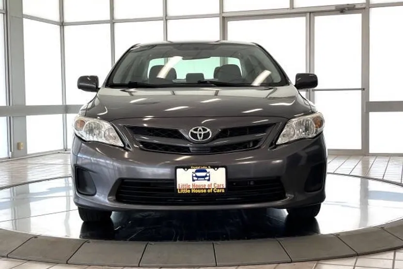 2011 Toyota Corolla LE photo 1