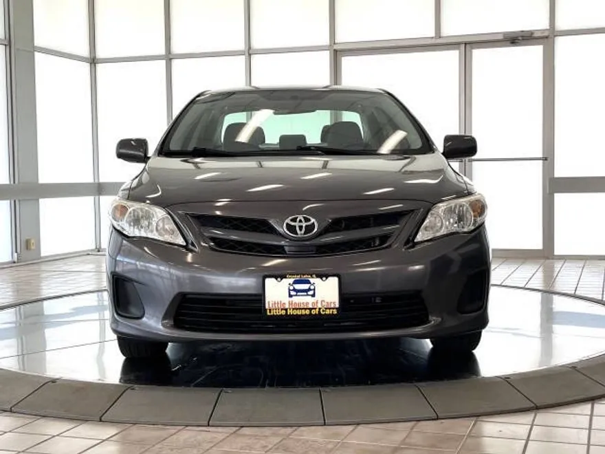2011 Toyota Corolla LE photo 1