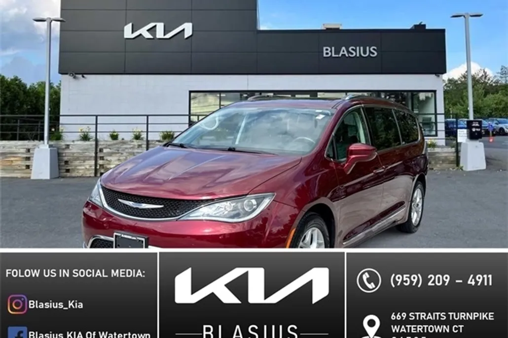 2019 Chrysler Pacifica Touring Plus photo 1