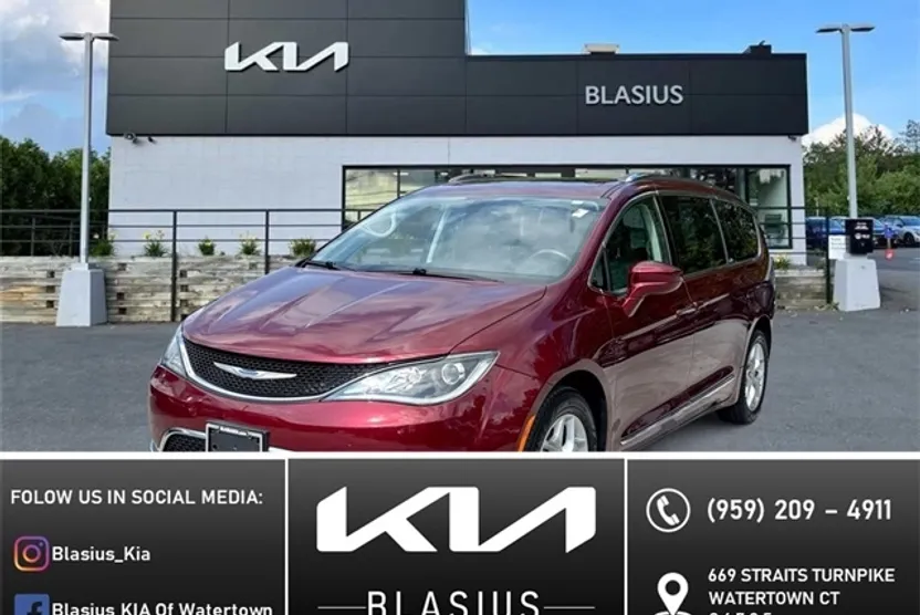 2019 Chrysler Pacifica Touring Plus photo 1