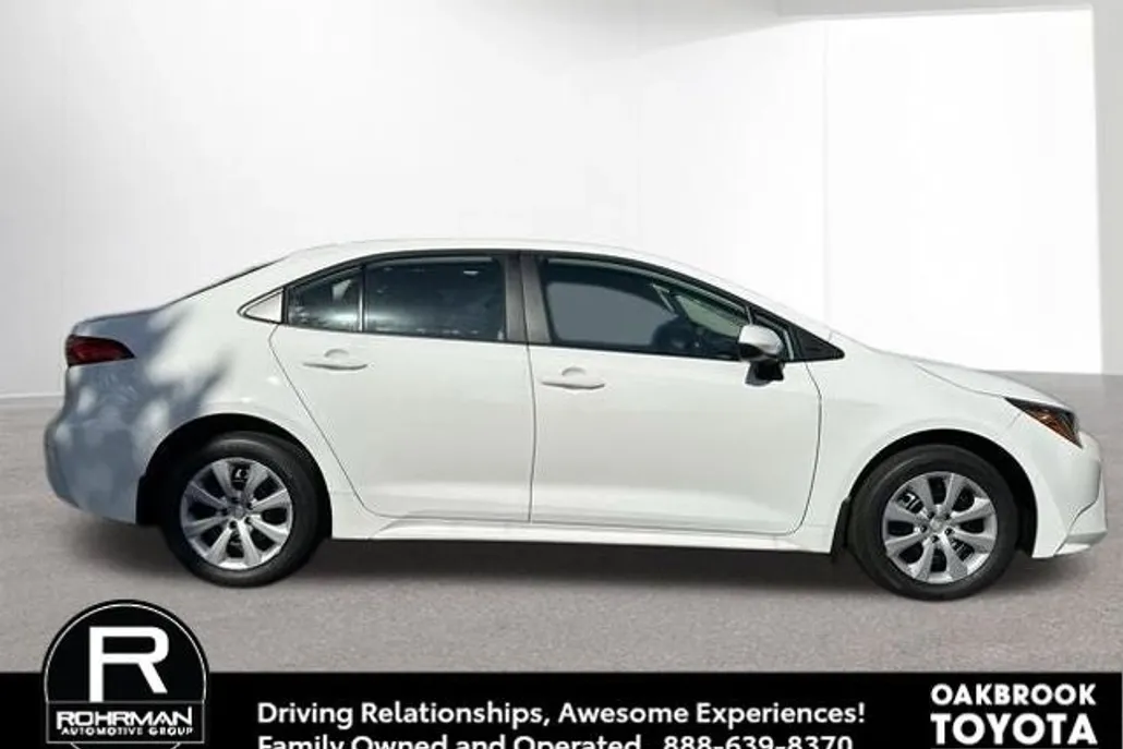 2025 Toyota Corolla LE photo 1