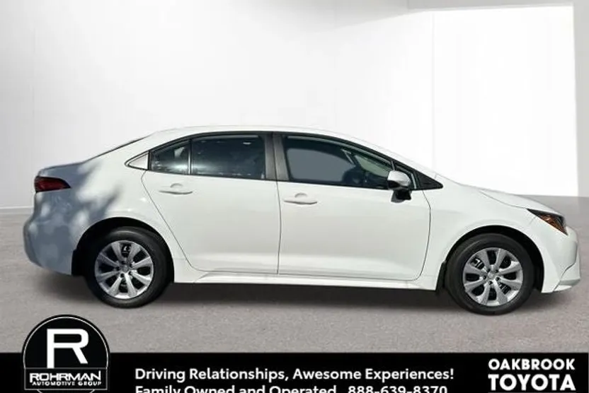 2025 Toyota Corolla LE photo 1
