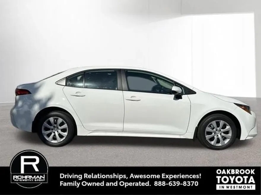 2025 Toyota Corolla LE photo 1