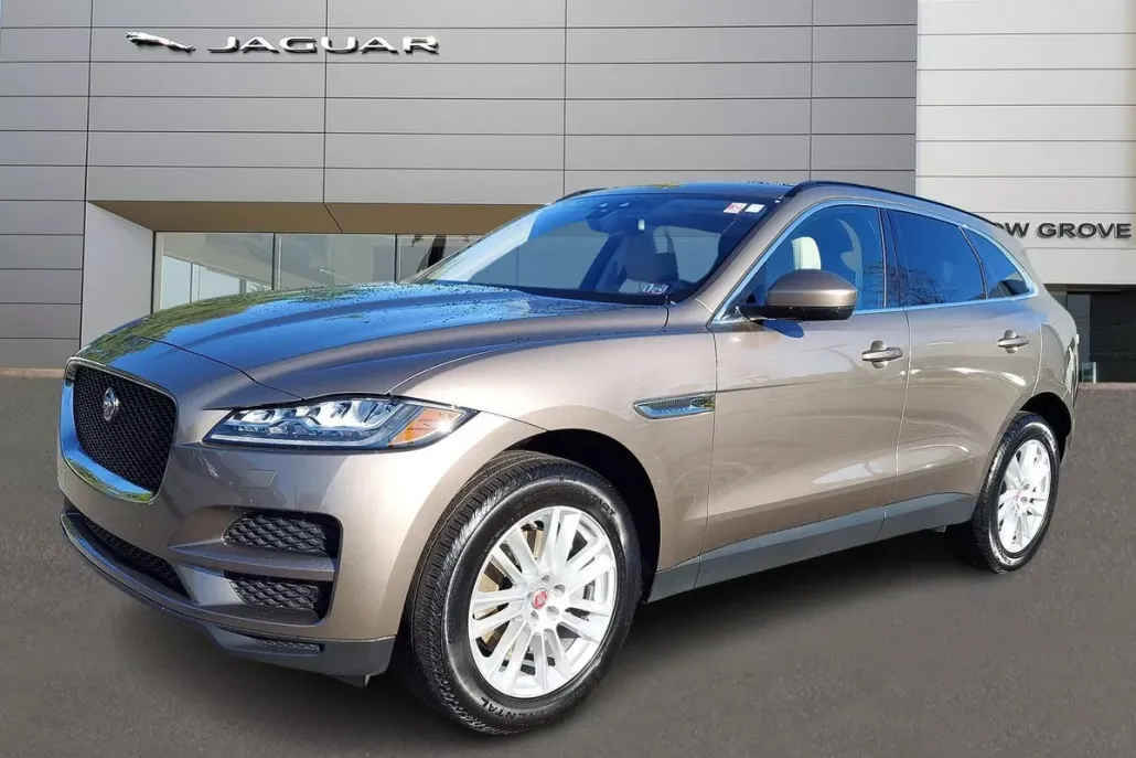 2017 Jaguar F-PACE Prestige photo 1