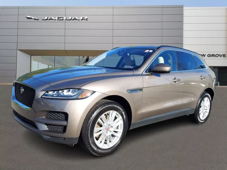 2017 Jaguar F-PACE Prestige photo 1