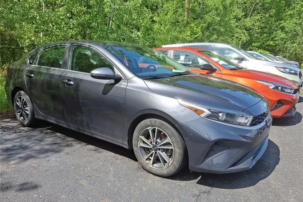 2023 Kia Forte LXS photo 1
