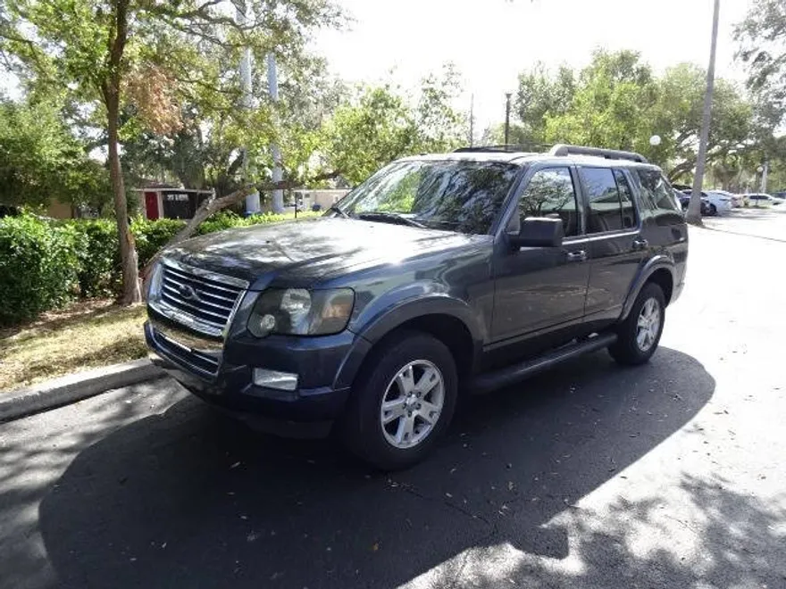 2010 Ford Explorer XLT photo 1