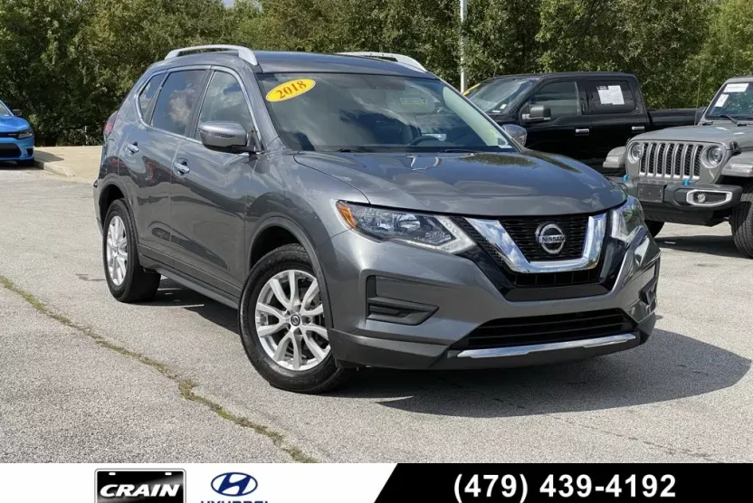 2018 Nissan Rogue SV photo 1