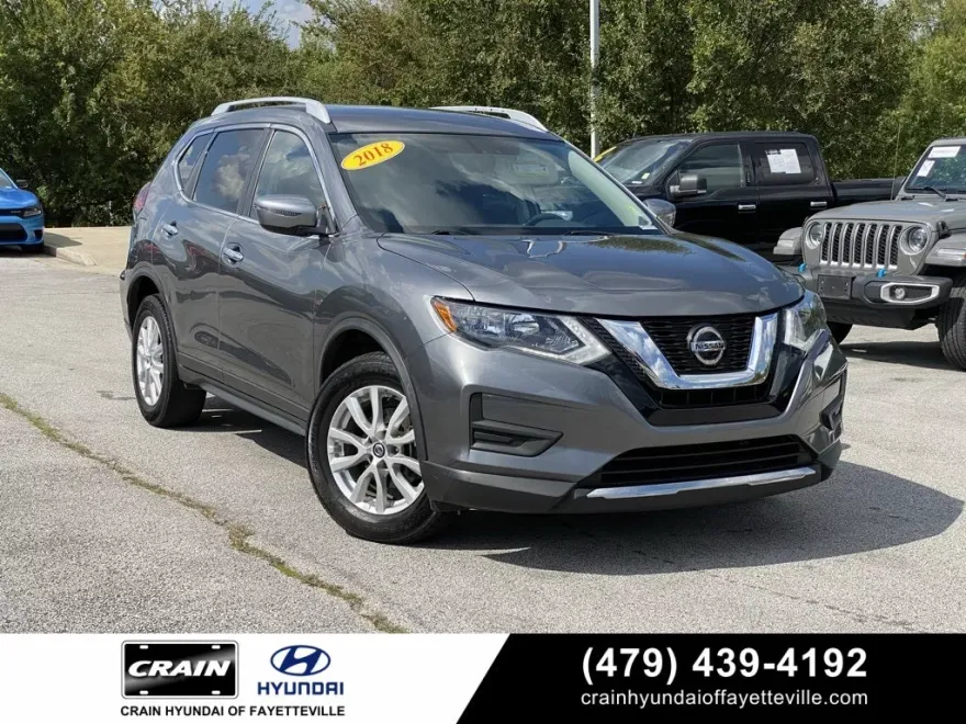 2018 Nissan Rogue SV photo 1