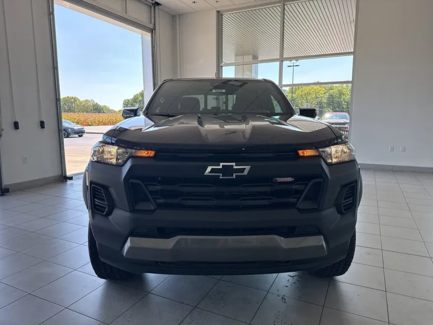 2026 Chevrolet Colorado Trail Boss photo 1