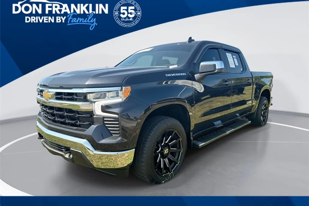 2023 Chevrolet Silverado 1500 LT photo 1