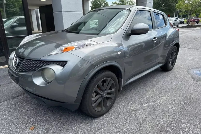 2012 Nissan Juke SV photo 1