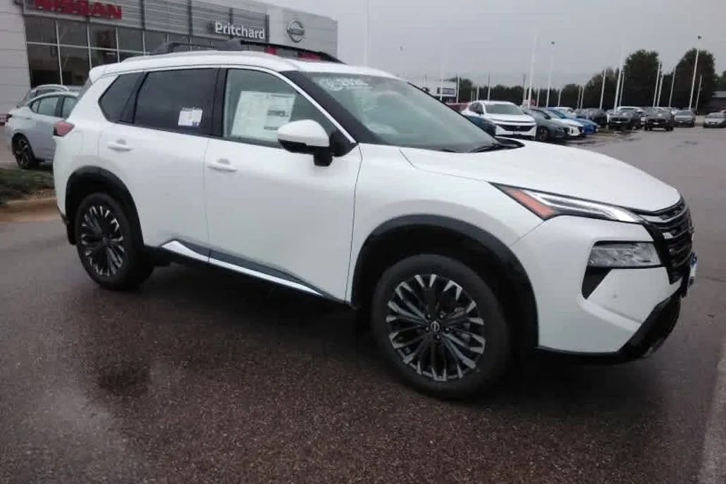 2026 Nissan Rogue Platinum photo 1