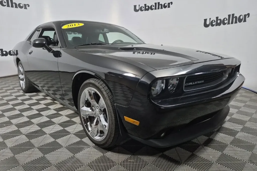 2013 Dodge Challenger R/T photo 1