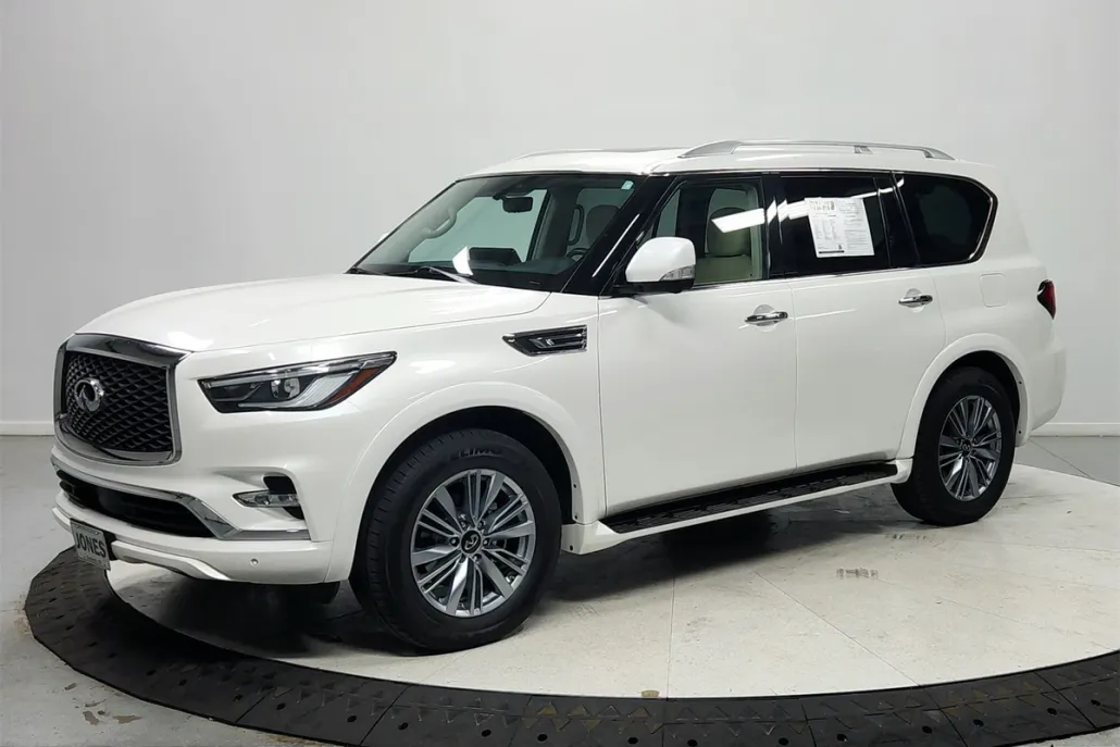 2023 Infiniti QX80 Luxe photo 1
