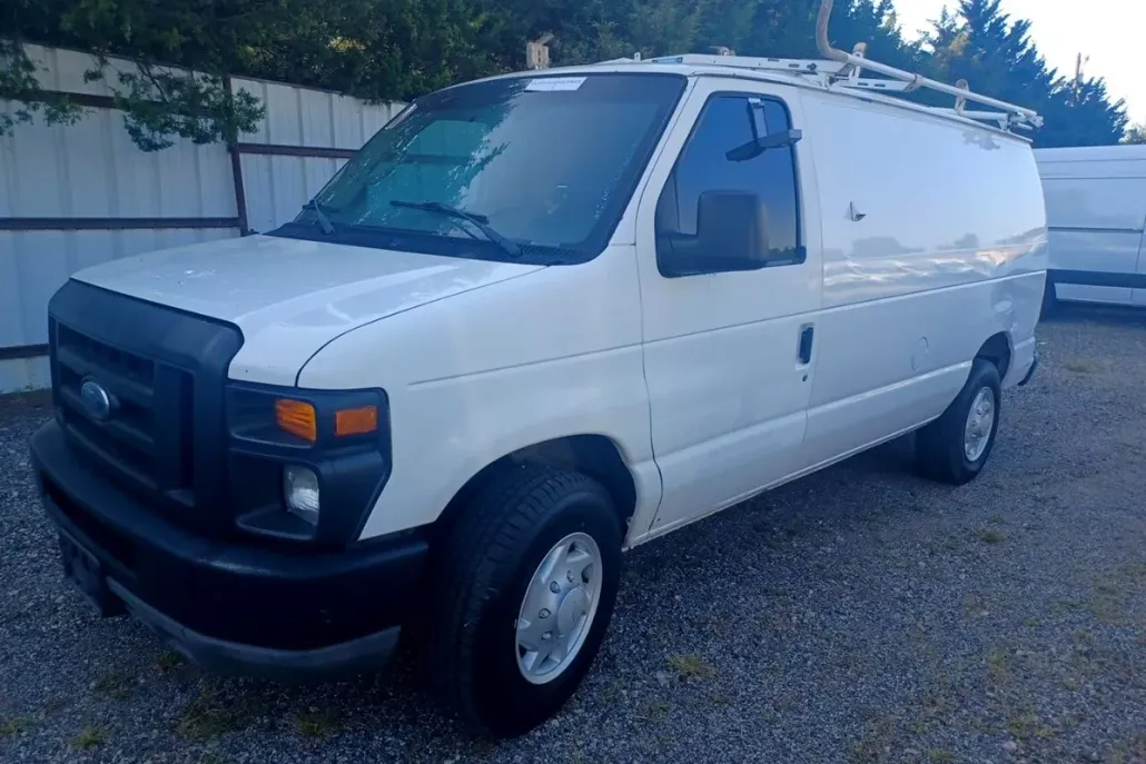 2008 Ford E-250 photo 1