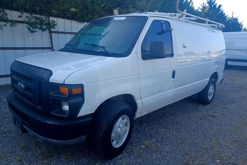 2008 Ford E-250 photo 1