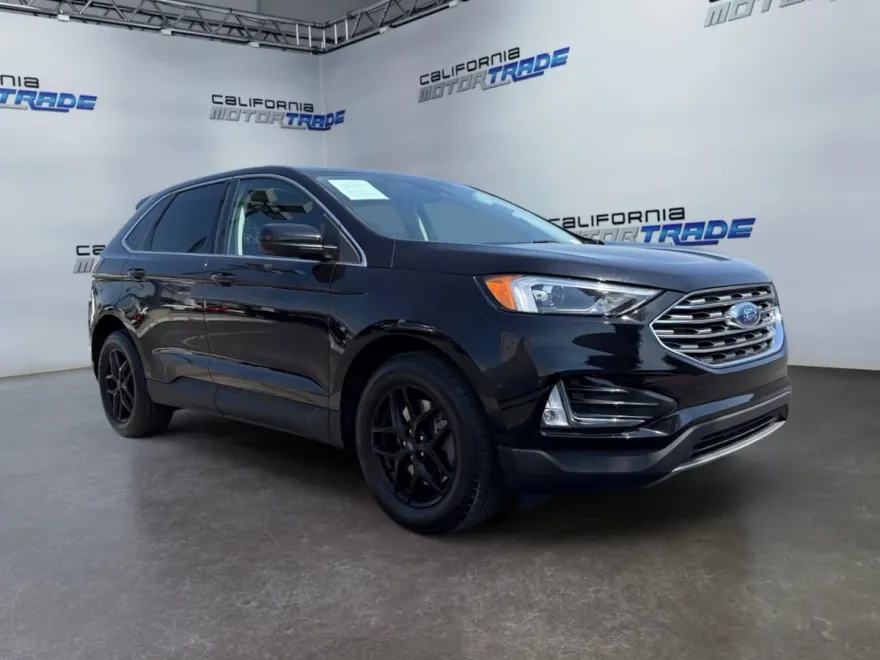 2022 Ford Edge SEL photo 1