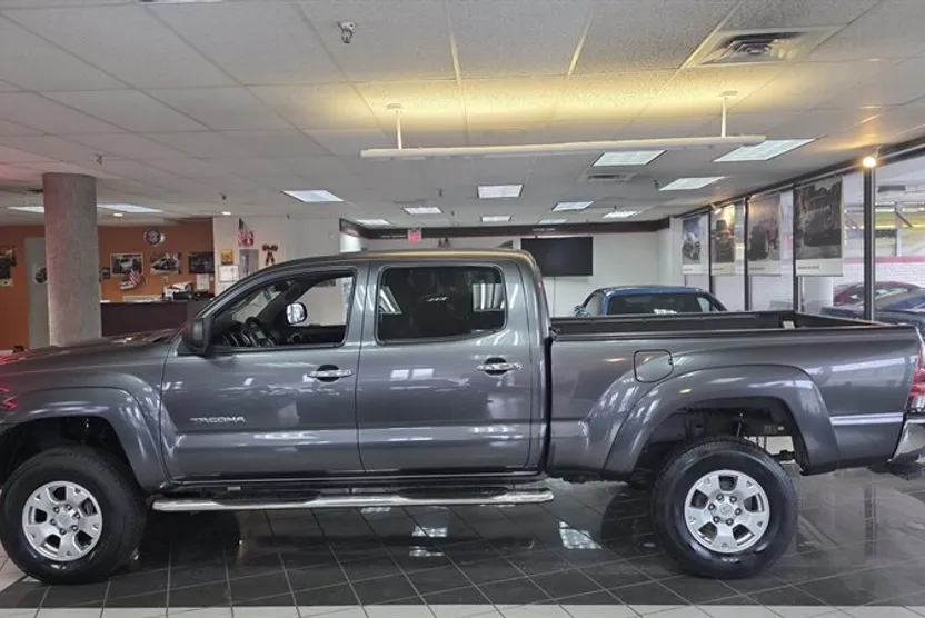 2015 Toyota Tacoma V6 4x4 photo 1