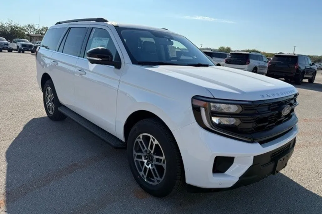 2025 Ford Expedition photo 1