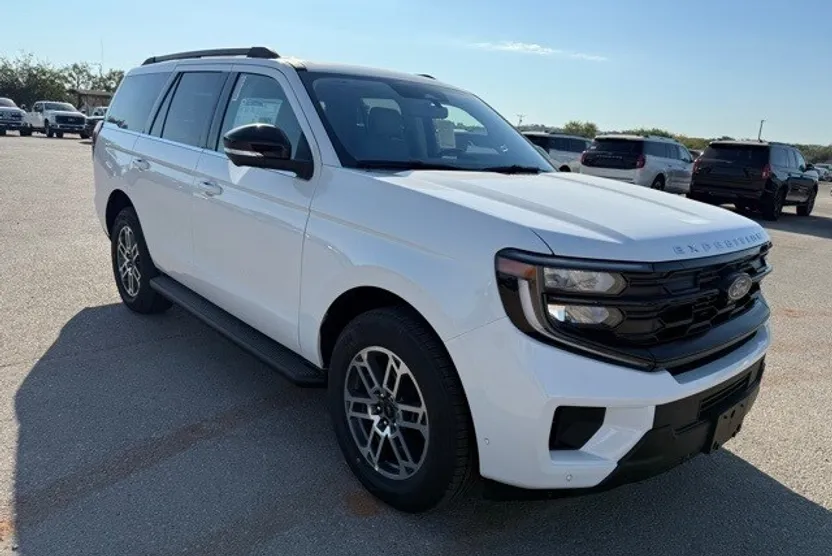 2025 Ford Expedition photo 1
