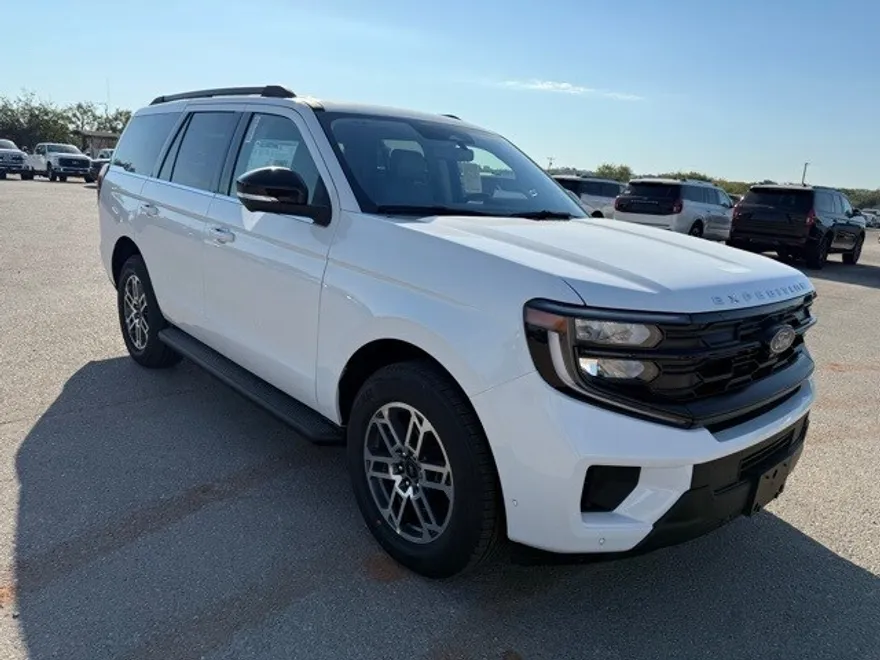 2025 Ford Expedition photo 1