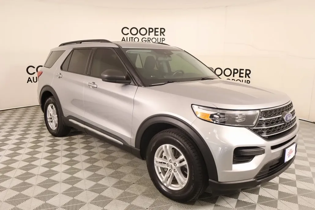 2022 Ford Explorer XLT photo 1