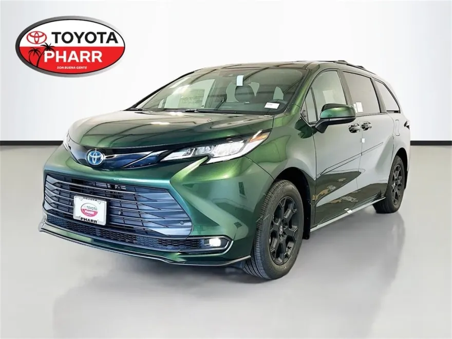 2025 Toyota Sienna Woodland Edition photo 1