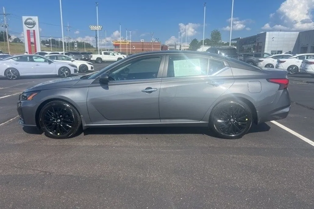 2025 Nissan Altima SV photo 1