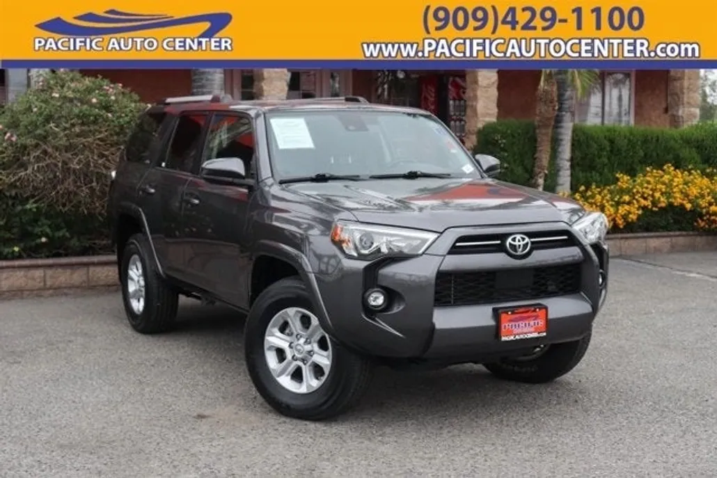2021 Toyota 4Runner SR5 photo 1