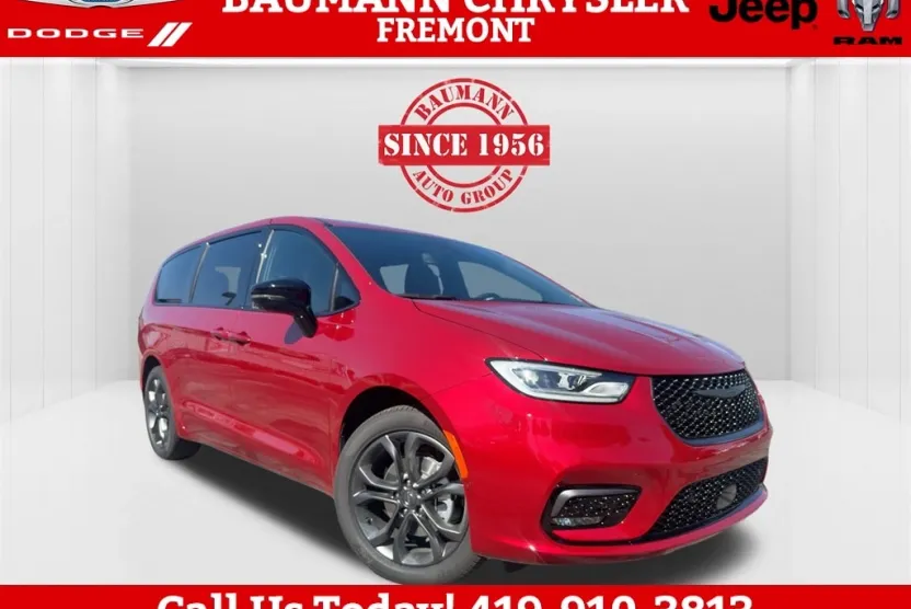 2026 Chrysler Pacifica photo 1