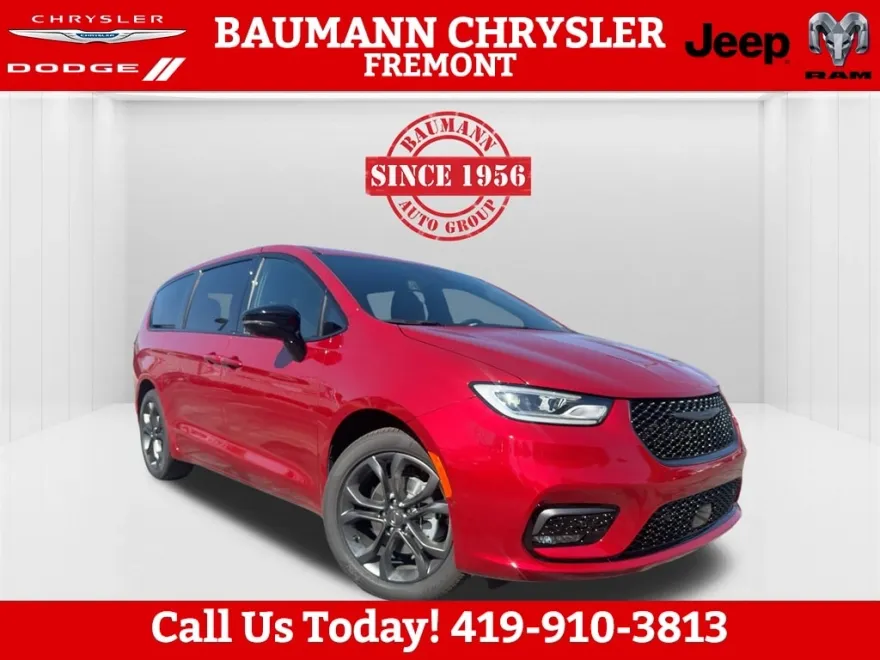 2026 Chrysler Pacifica photo 1