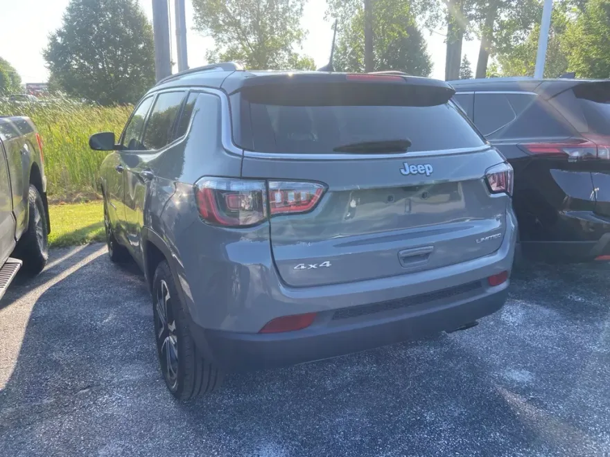 2022 Jeep Compass Limited photo 1