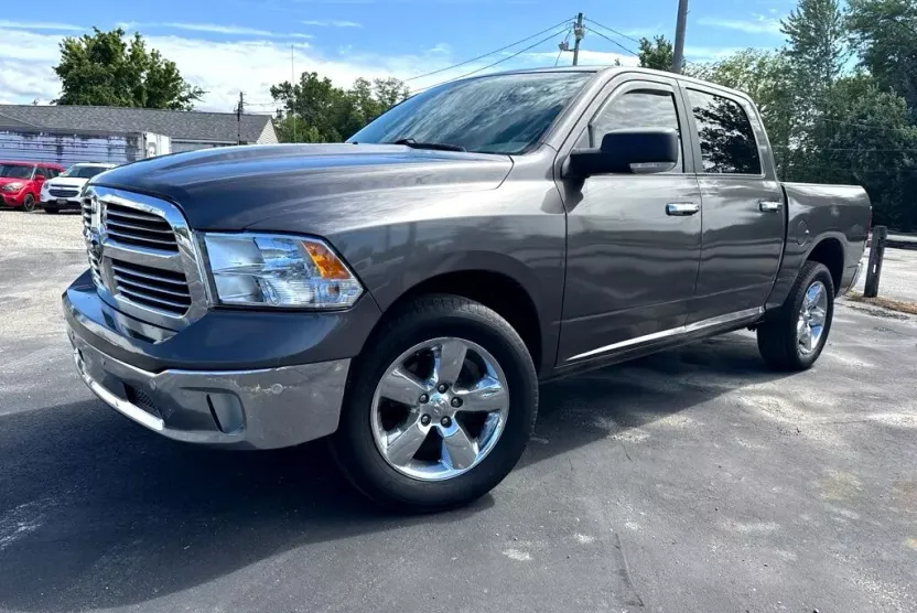 2018 Ram 1500 SLT photo 1