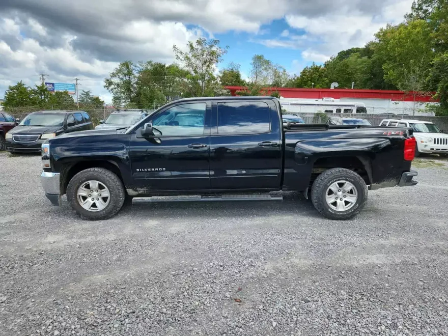 2018 Chevrolet Silverado 1500 LT photo 1