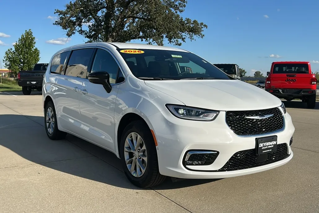 2026 Chrysler Pacifica photo 1