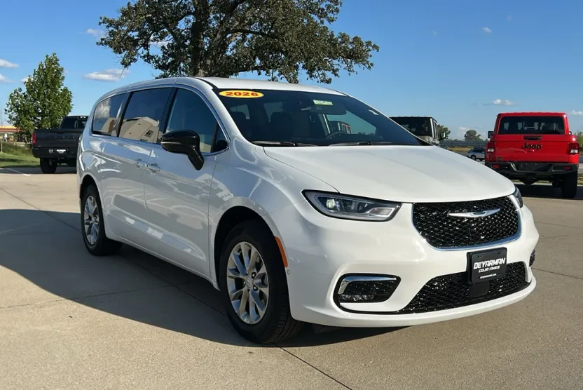 2026 Chrysler Pacifica photo 1