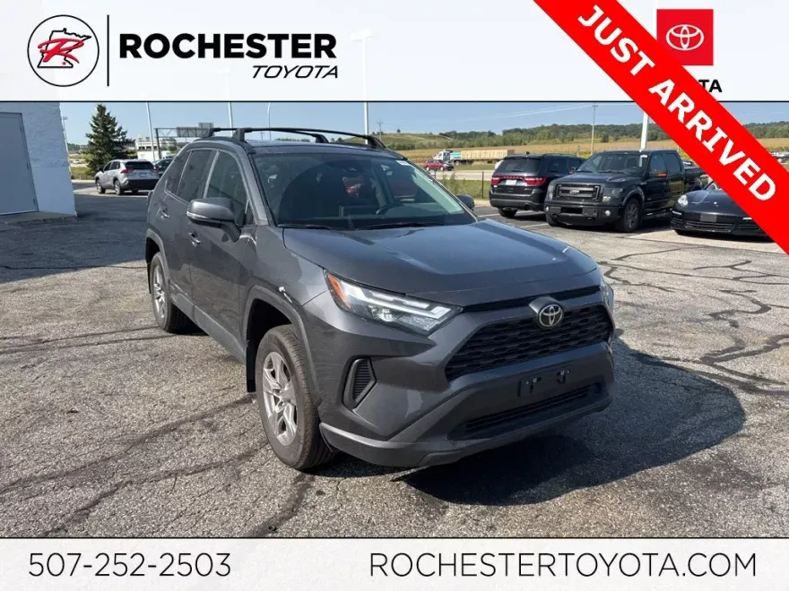 2024 Toyota RAV4 XLE photo 1