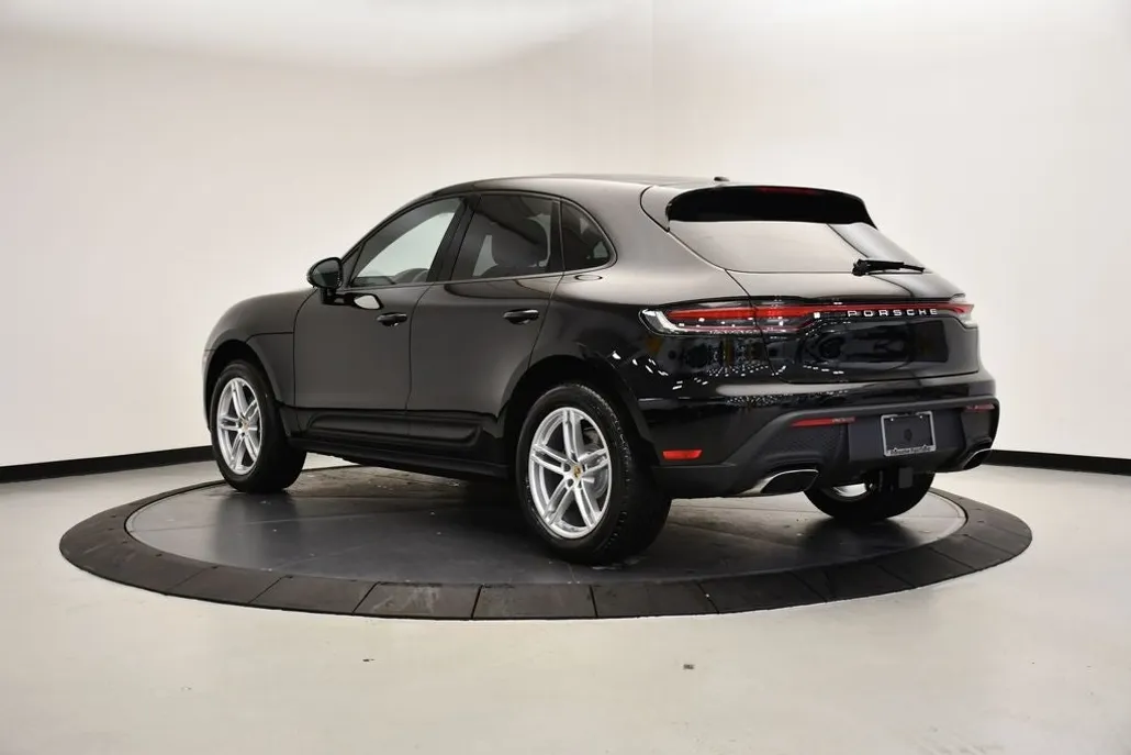 2025 Porsche Macan Base photo 1