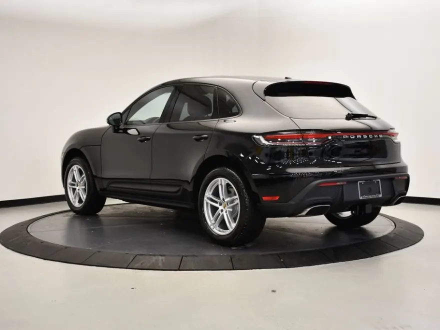 2025 Porsche Macan Base photo 1