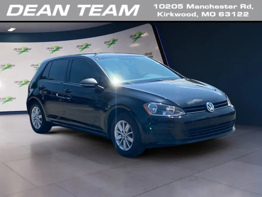 2017 Volkswagen Golf S photo 1
