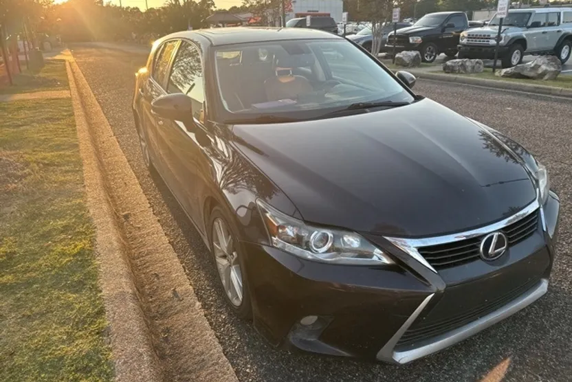 2015 Lexus CT 200h photo 1