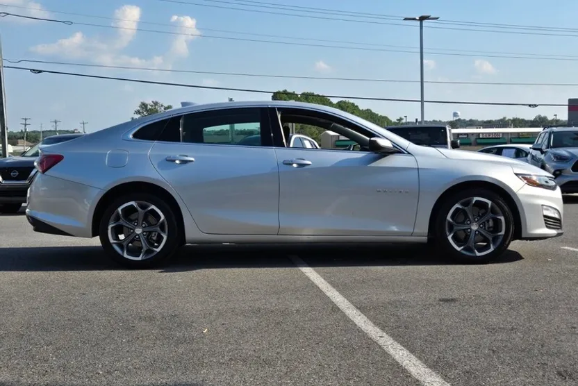 2022 Chevrolet Malibu 1LT photo 1