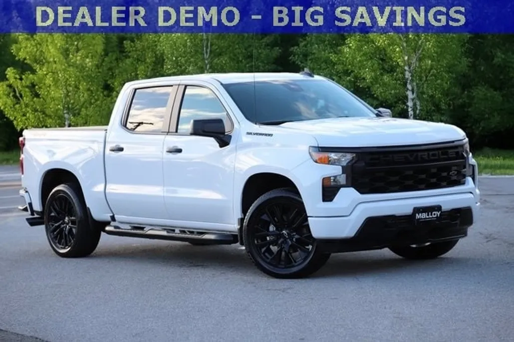 2023 Chevrolet Silverado 1500 Custom photo 1