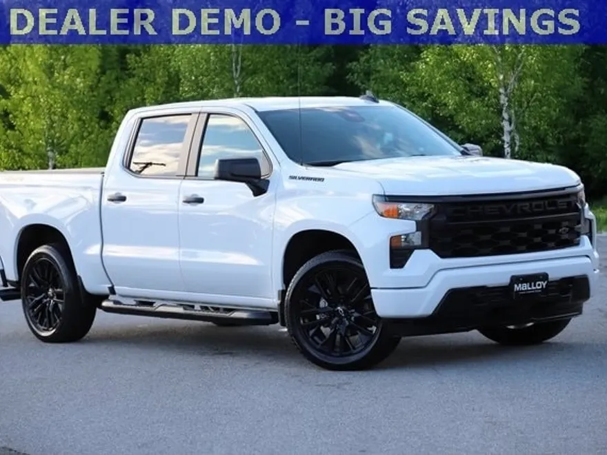 2023 Chevrolet Silverado 1500 Custom photo 1